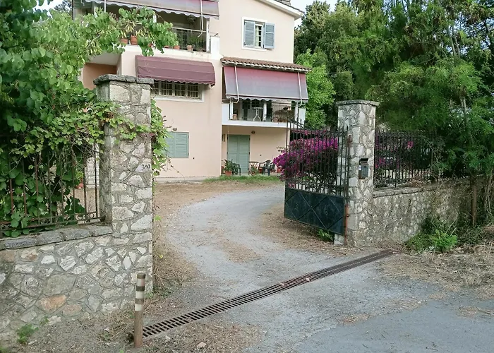 Spiros House 아파트